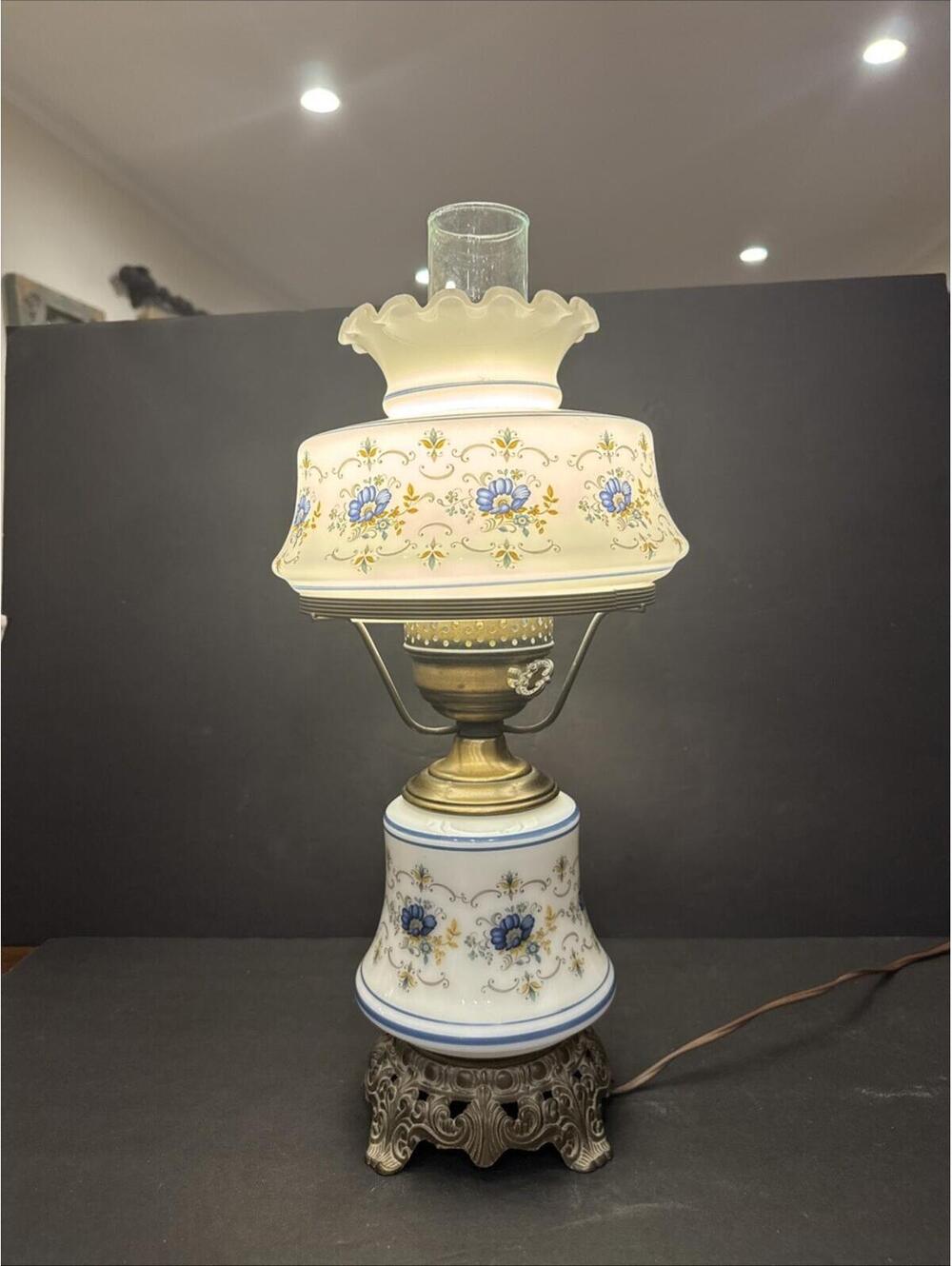 Vintage 3 Way Quoizel Hurricane Lamp Abigail Adams Floral Blue & White 19” H - Picture 5 of 10